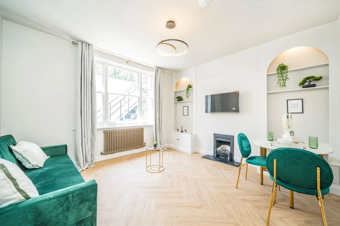 Blythe Road, W14, photo 2
