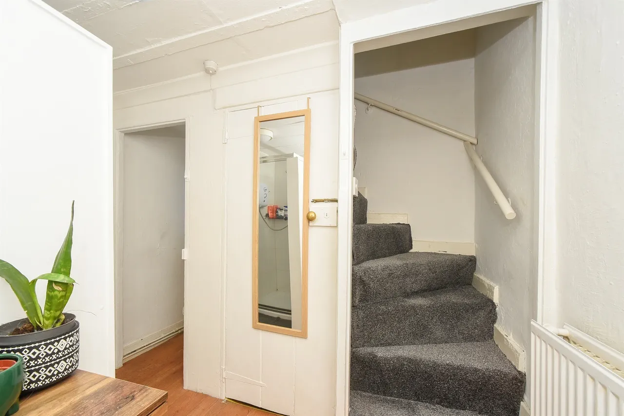 London Road, Calne, SN11, photo 10