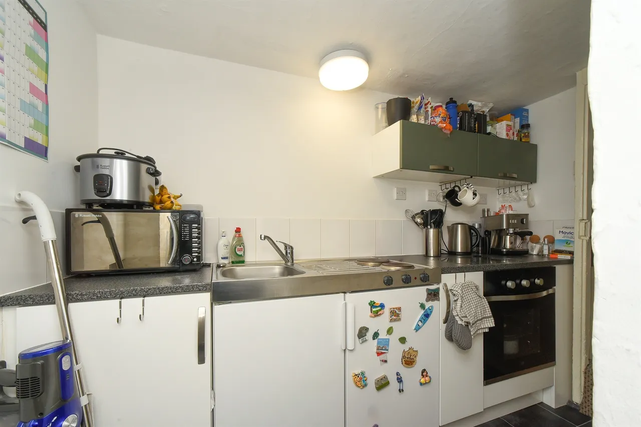 London Road, Calne, SN11, photo 5