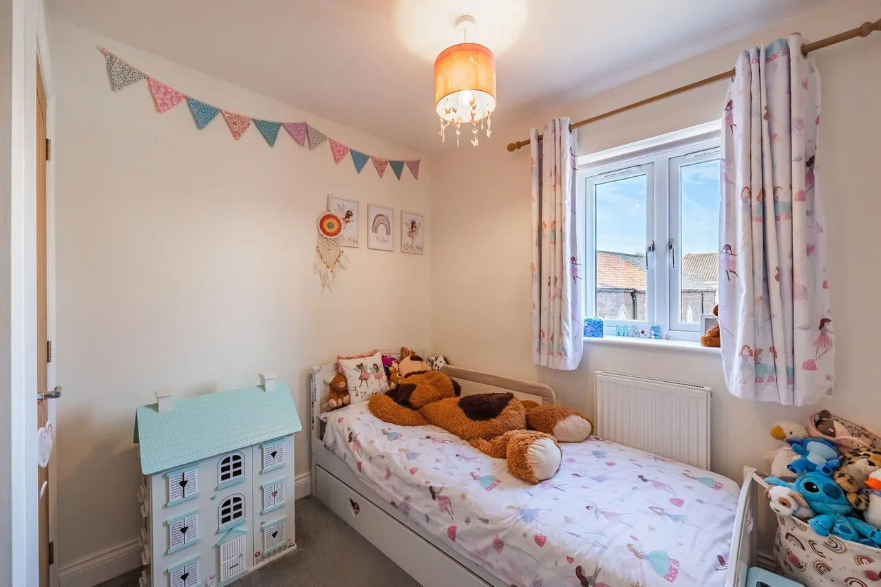 Impeccably Presented Three Bedroom Fa, photo 10