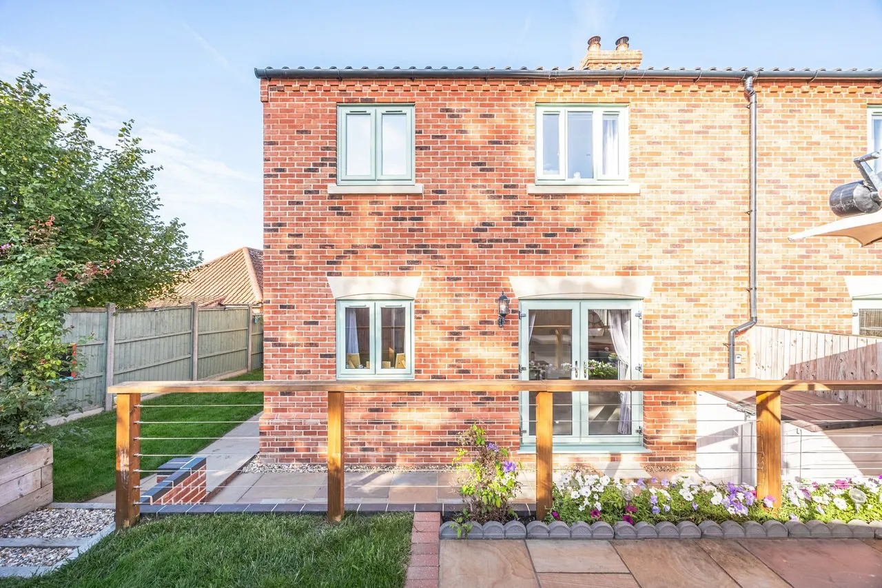 Impeccably Presented Three Bedroom Fa, photo 16