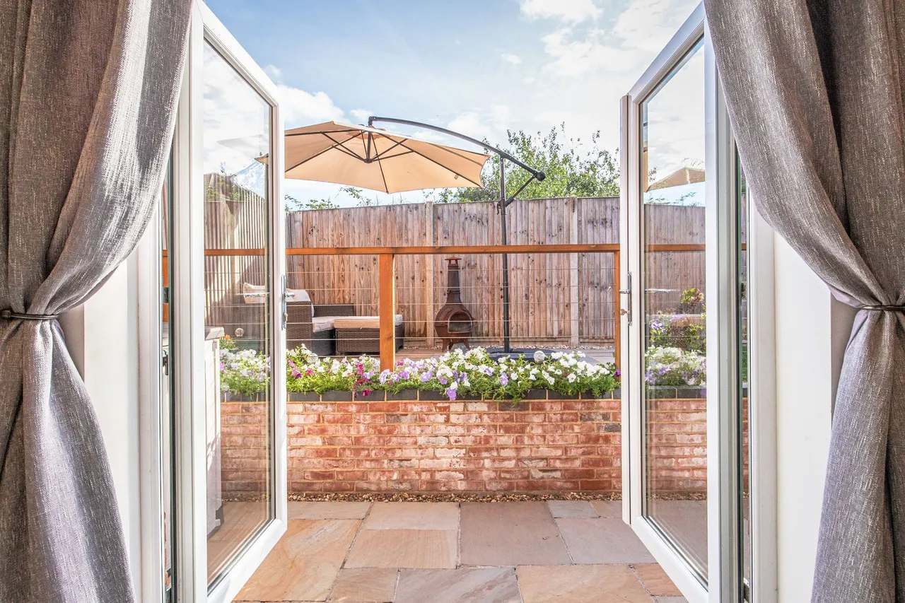 Impeccably Presented Three Bedroom Fa, photo 4