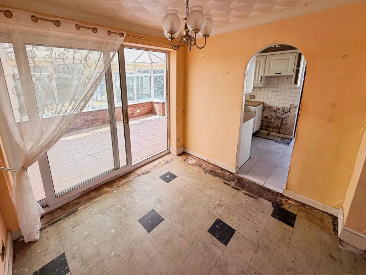 Painswick Road, Great Sutton, CH66, photo 10