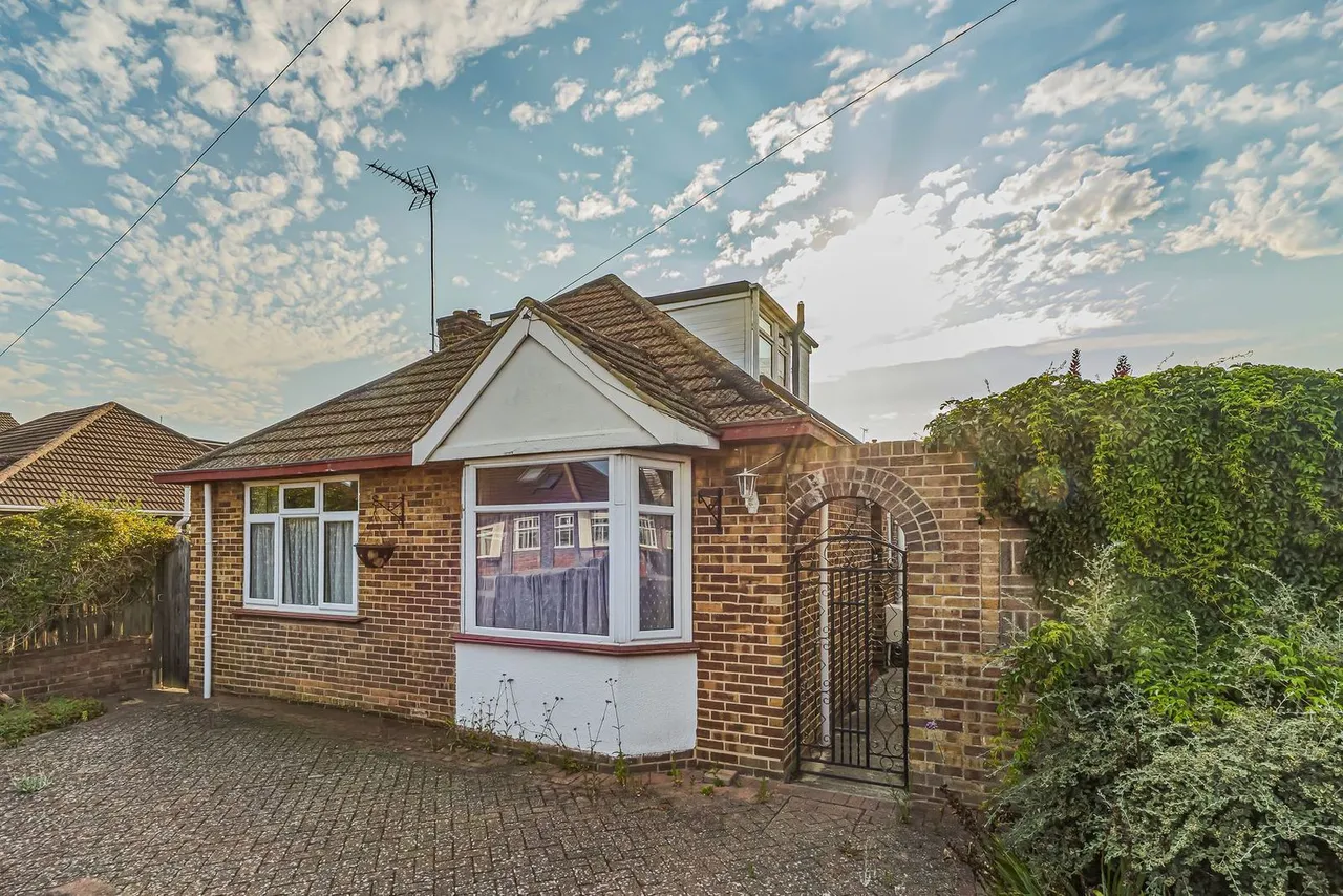 4 bed house for sale, Beech Close, Ashford, TW15