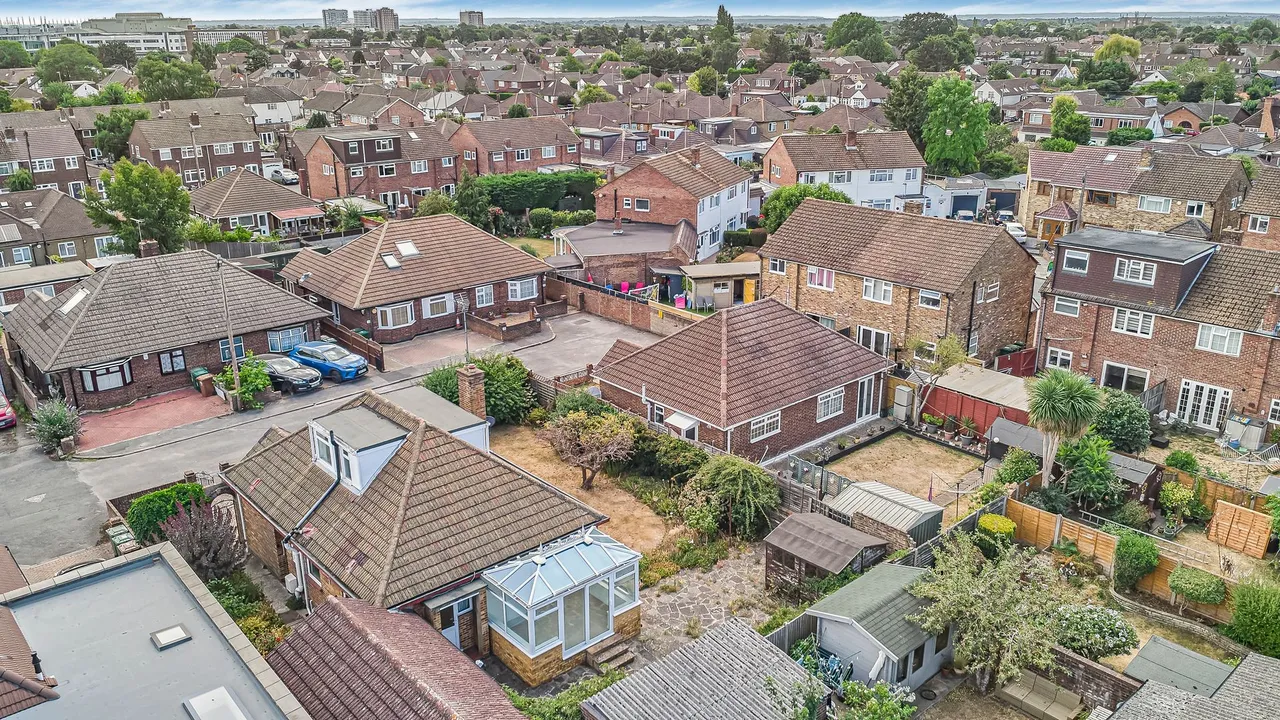 Beech Close, Ashford, TW15, photo 28