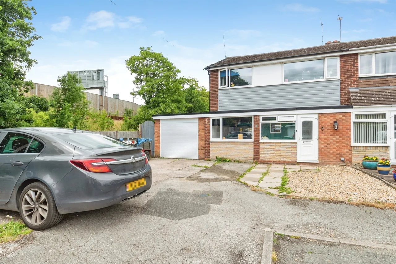 3 bed house for sale — Shenley Grove, Stafford