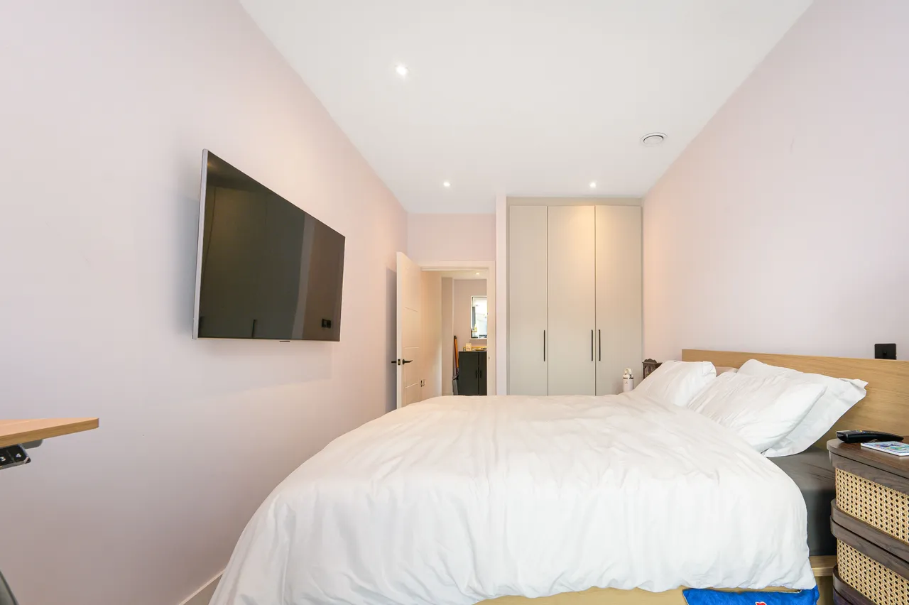 Flat 3, 293 Friern Barnet Lane, London, photo 8