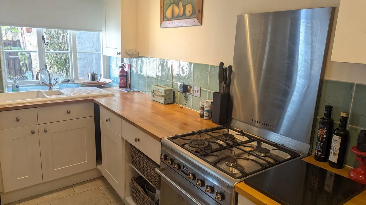 St Thomas Street, Wells, BA5, photo 4