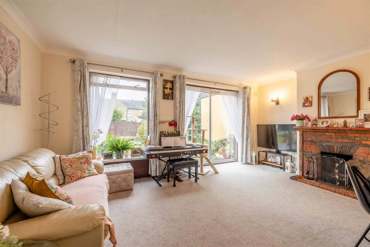 Sheepcote Road, Eton Wick, Berkshire, SL4 6JA, photo 3