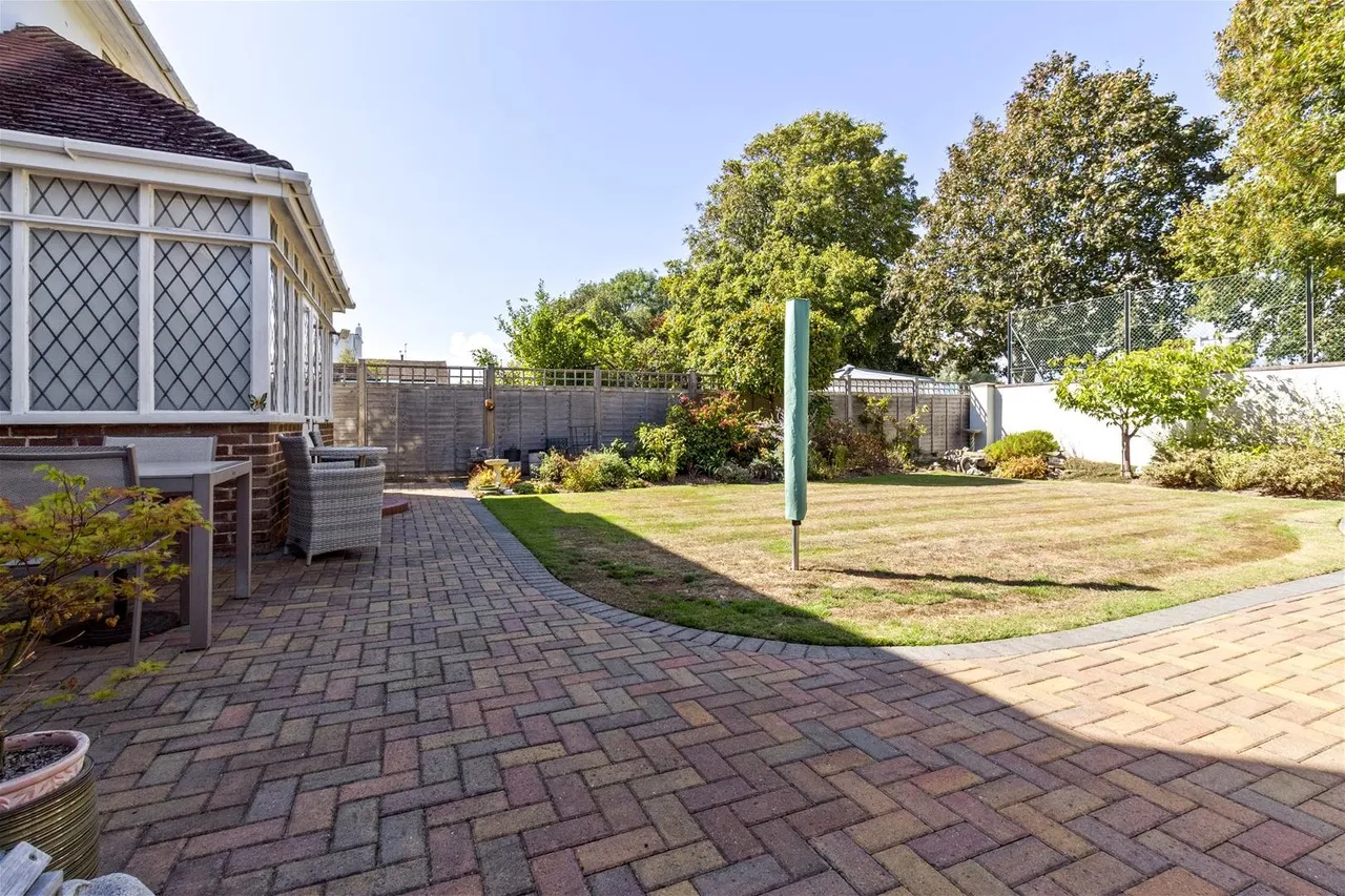 West Park Lane, Goring-By-Sea, Worthing, photo 25