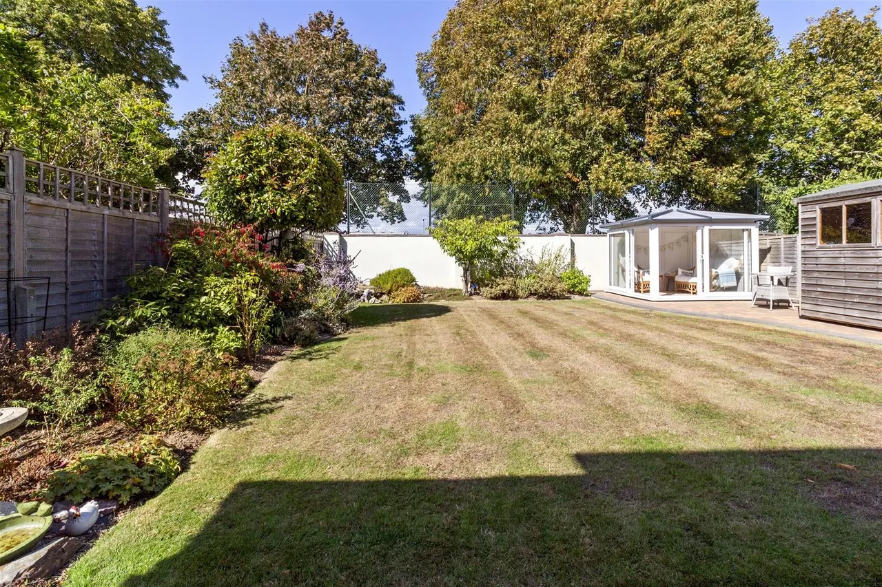West Park Lane, Goring-By-Sea, Worthing, photo 27