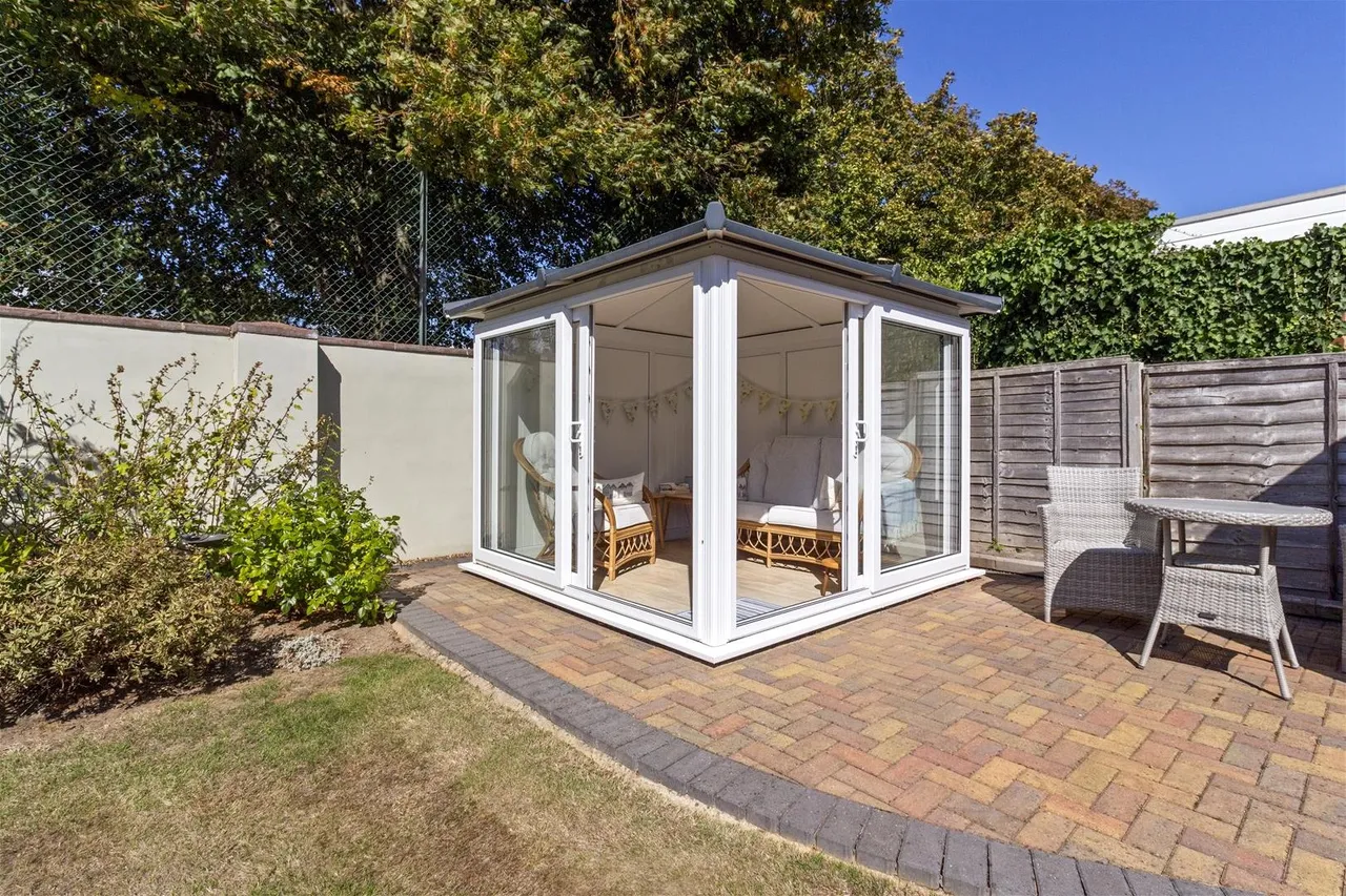 West Park Lane, Goring-By-Sea, Worthing, photo 28