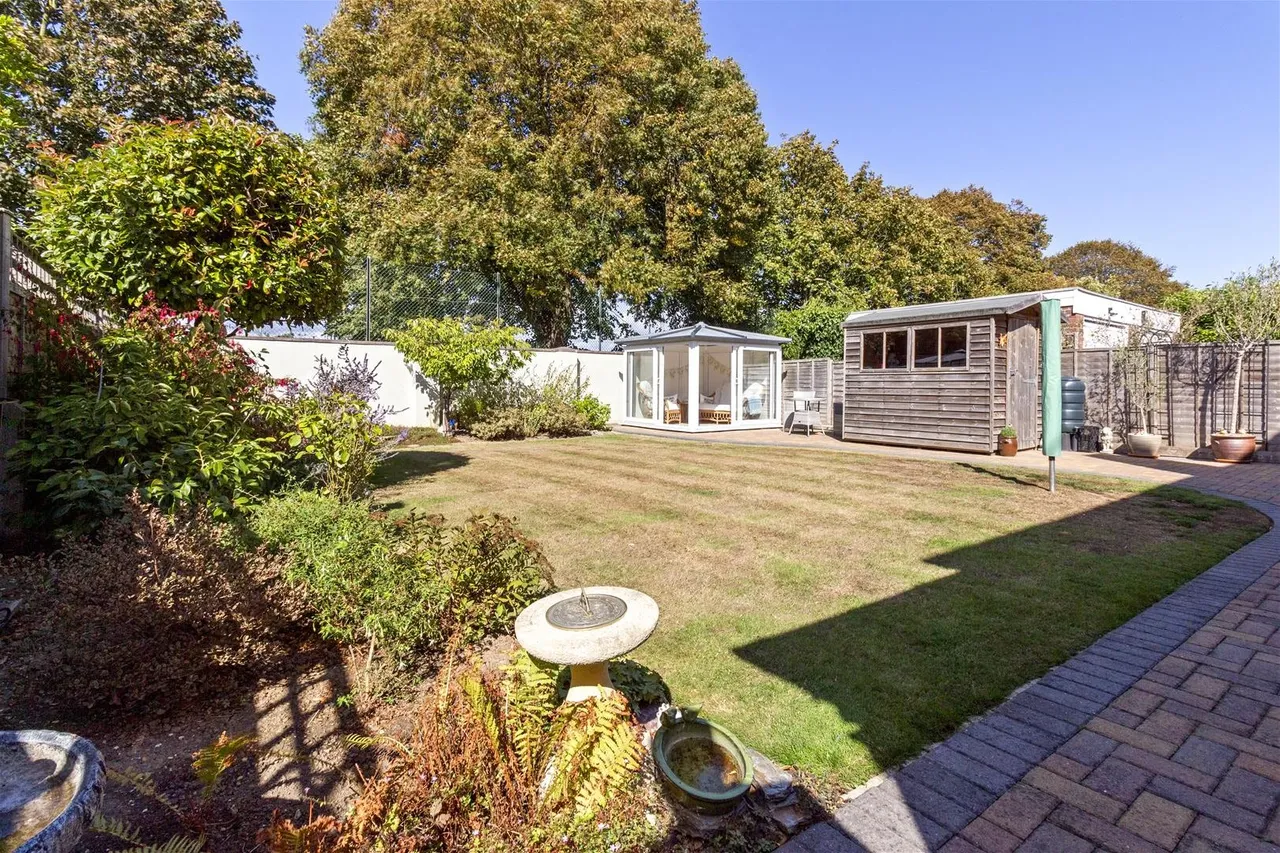 West Park Lane, Goring-By-Sea, Worthing, photo 26