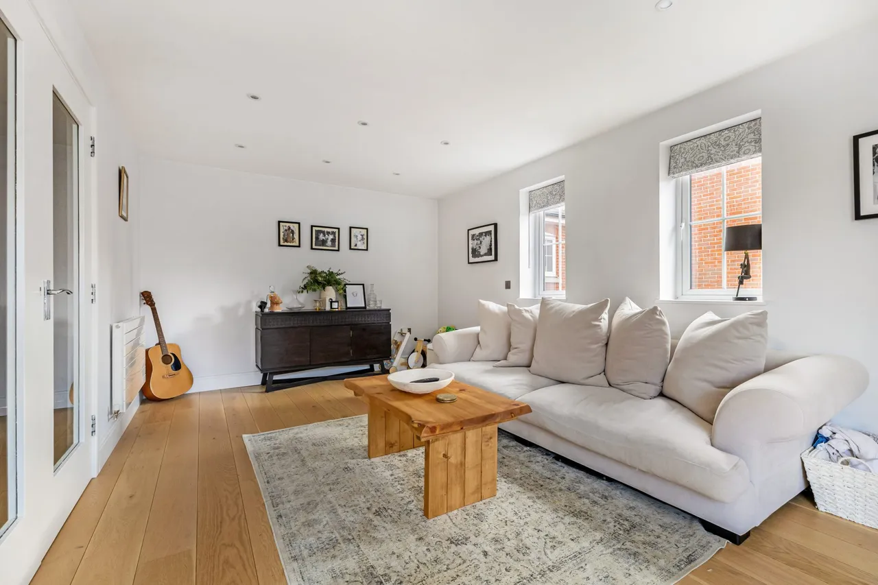 Damson Drive, Hartley Wintney, Hook, RG27 8WR, photo 4