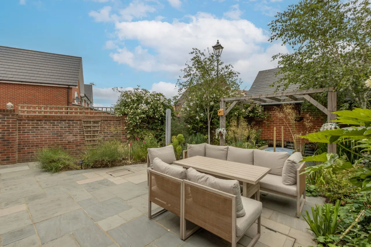 Damson Drive, Hartley Wintney, Hook, RG27 8WR, photo 17