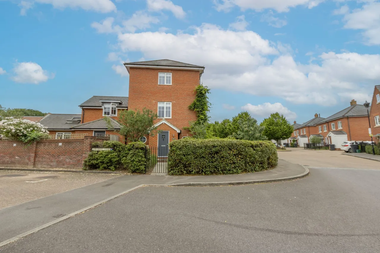 Damson Drive, Hartley Wintney, Hook, RG27 8WR, photo 13
