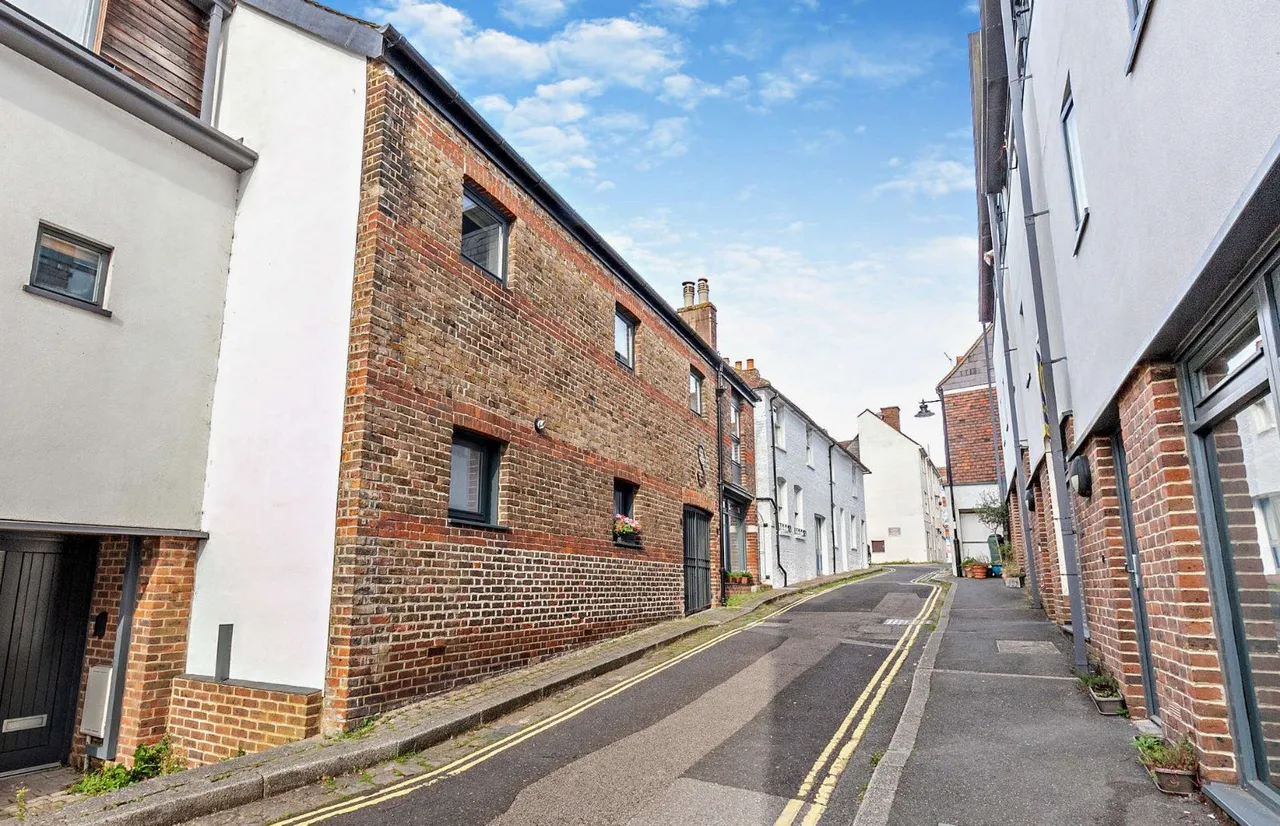 3 bed property for sale — St. Nicholas Lane, Lewes, East Sussex, BN7 2JZ