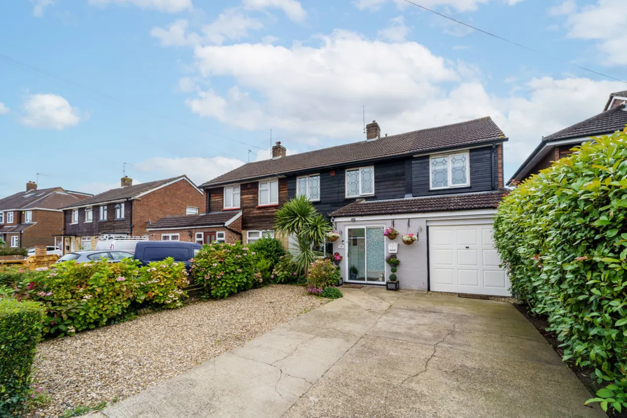 3 bed house for sale, Tudor Road, Ashford