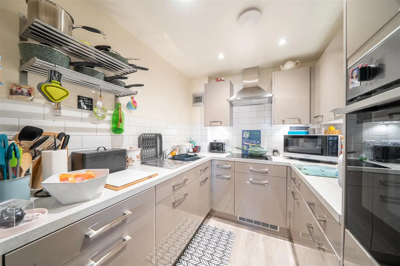 Stuart Road, Highcliffe, BH23, photo 2