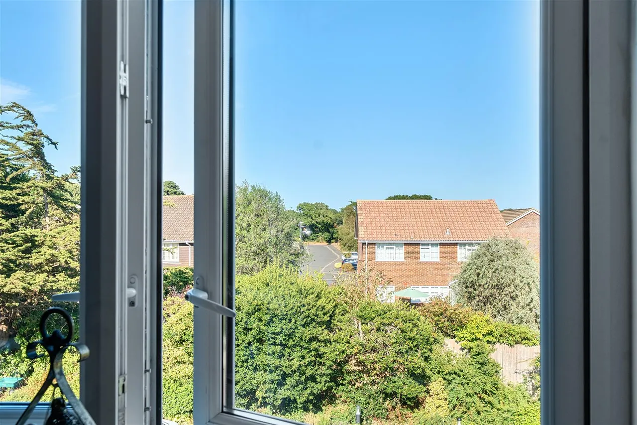 Stuart Road, Highcliffe, BH23, photo 12