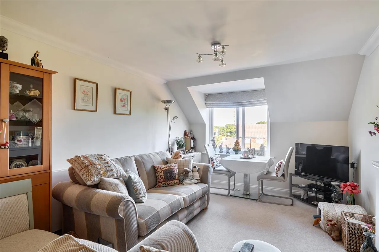 Stuart Road, Highcliffe, BH23, photo 4