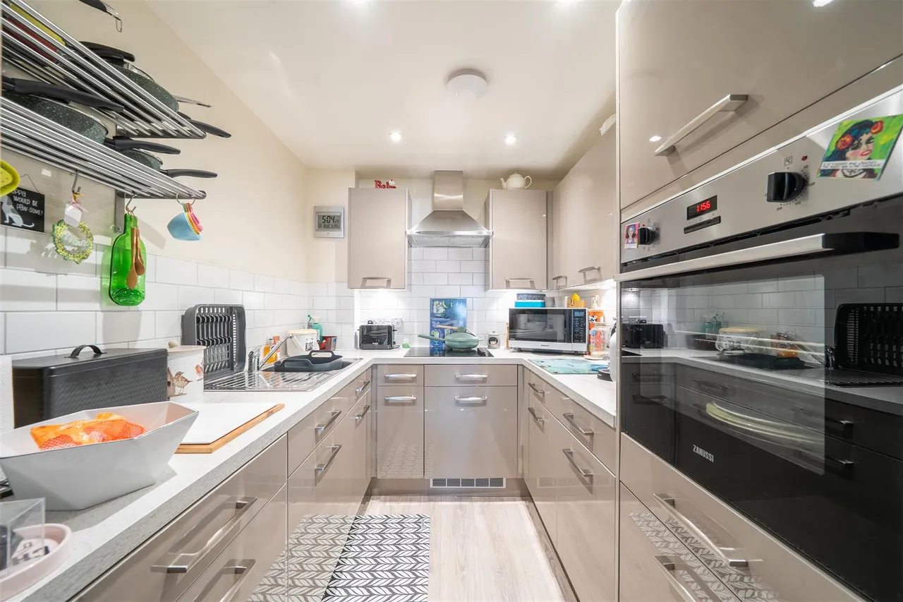 Stuart Road, Highcliffe, BH23, photo 3