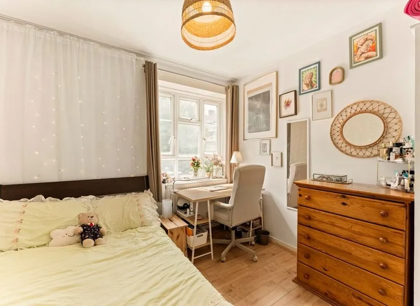 Lawrence Close, White City Estate, W12, photo 6