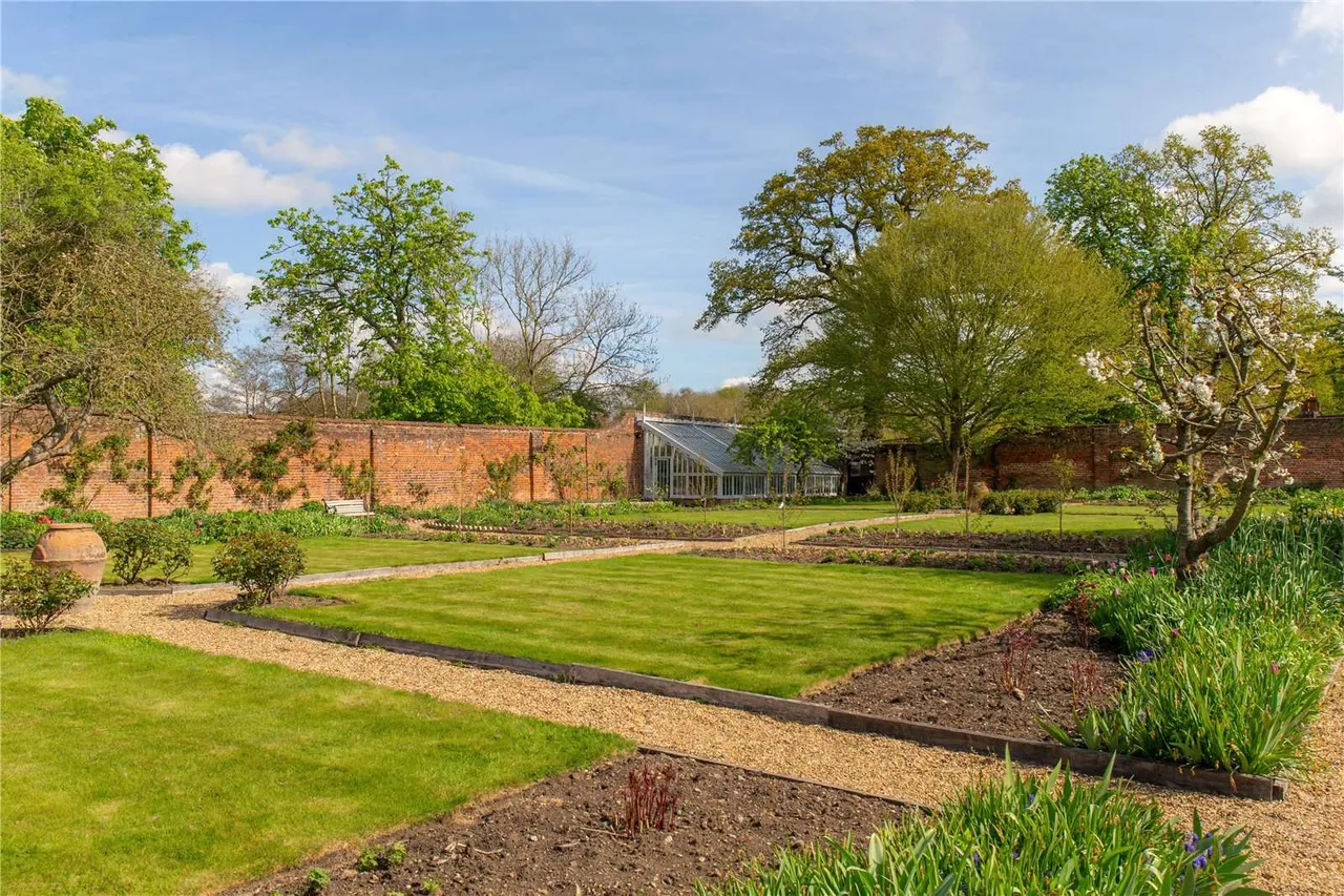Weald Road, South Weald, CM14, photo 22