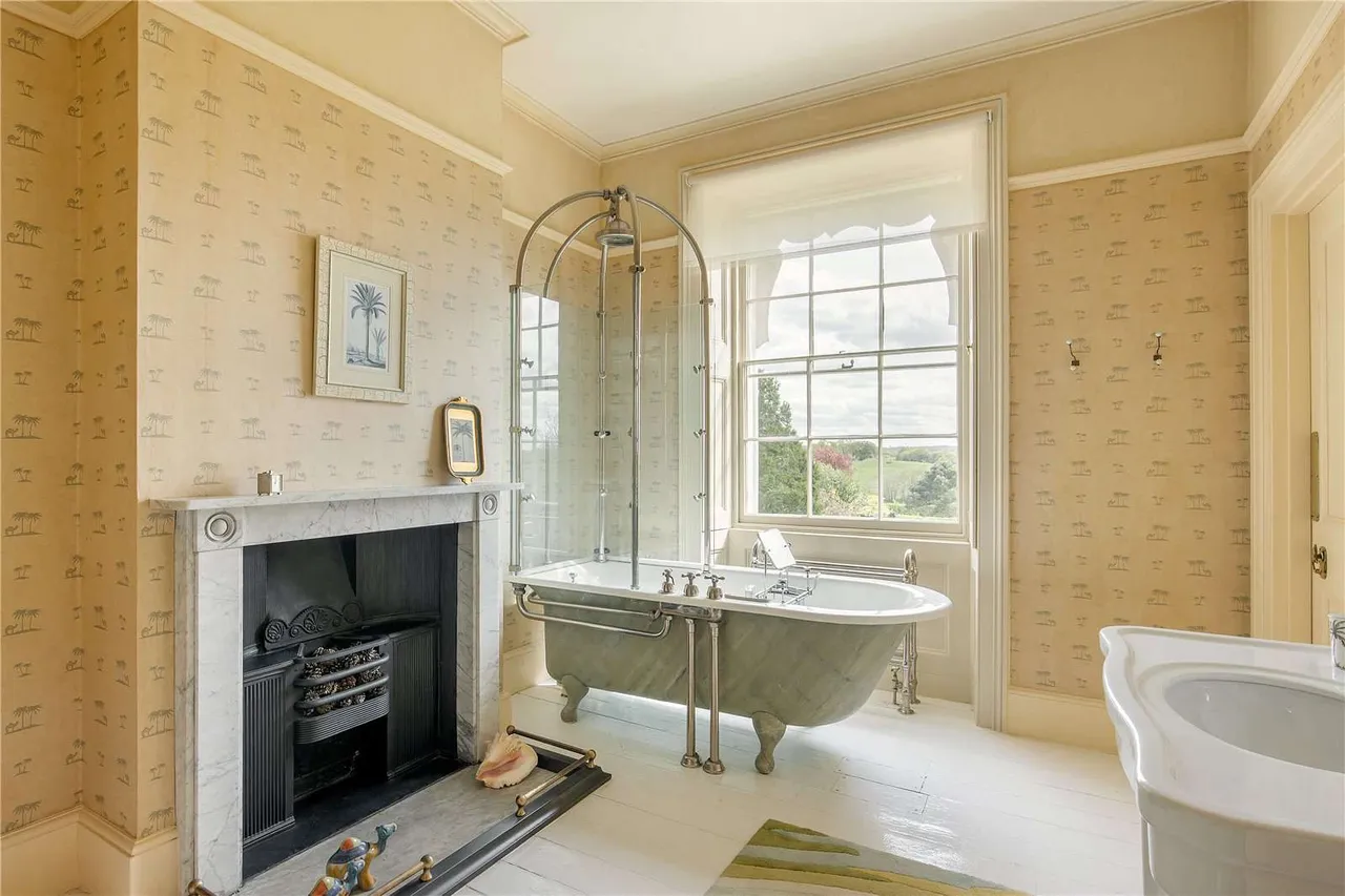 Weald Road, South Weald, CM14, photo 18