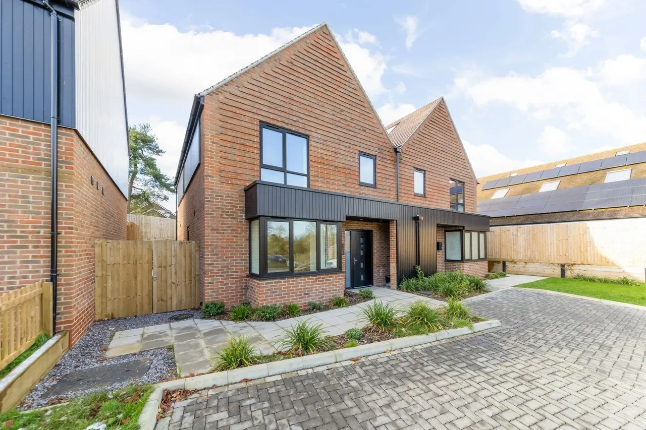 3 bed house for sale, Park Lane, Stokenchurch, HP14