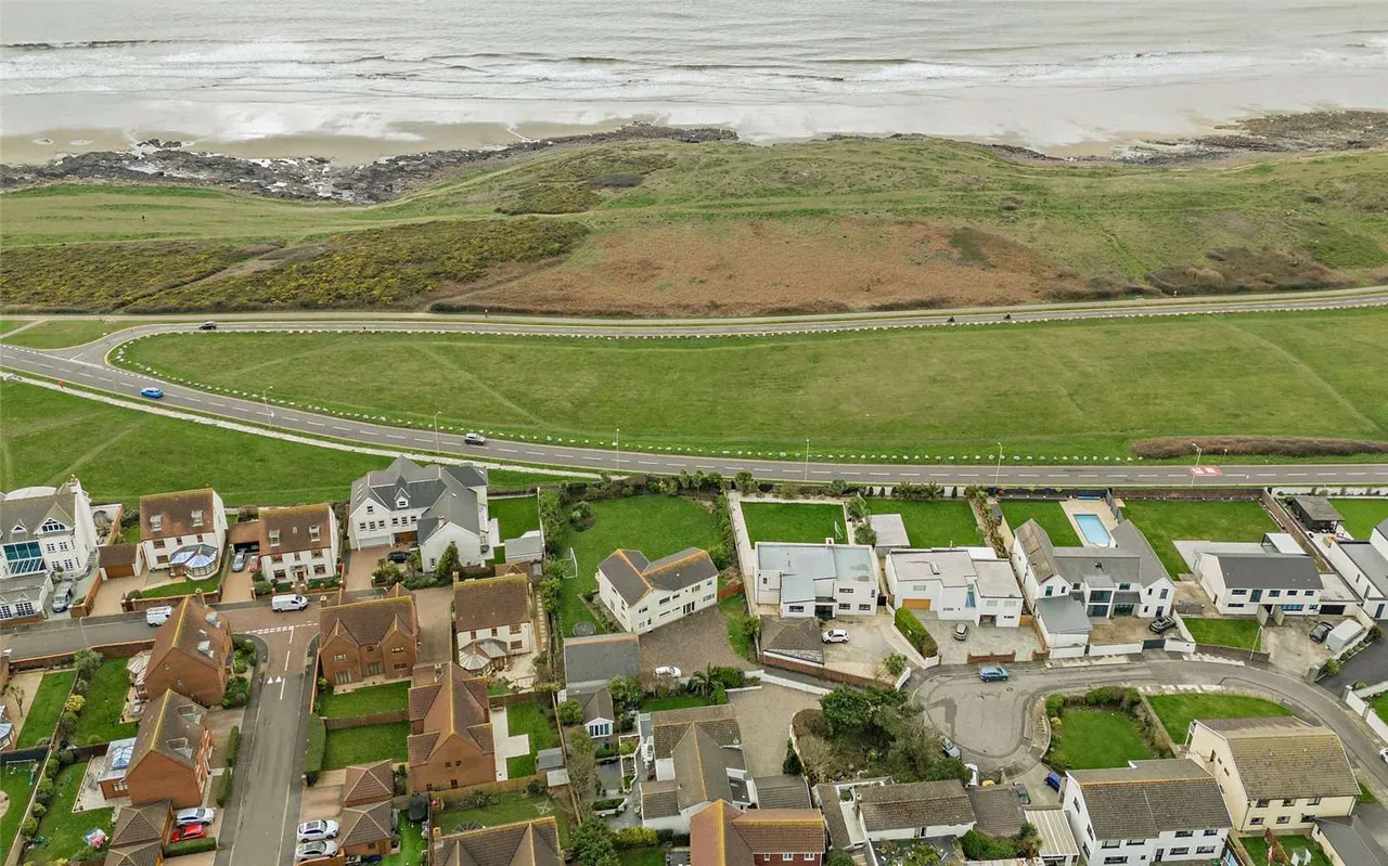 5 bed house for sale — Mallard Way, Porthcawl, Bridgend, CF36 3TQ