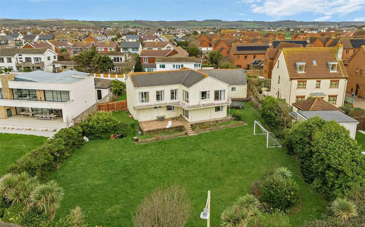Mallard Way, Porthcawl, Bridgend, CF36 3TQ, photo 2