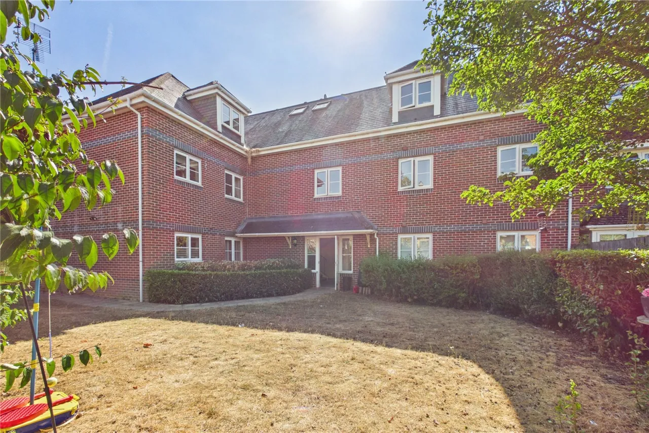 Sandstone Grove, Hermitage, RG18, photo 10
