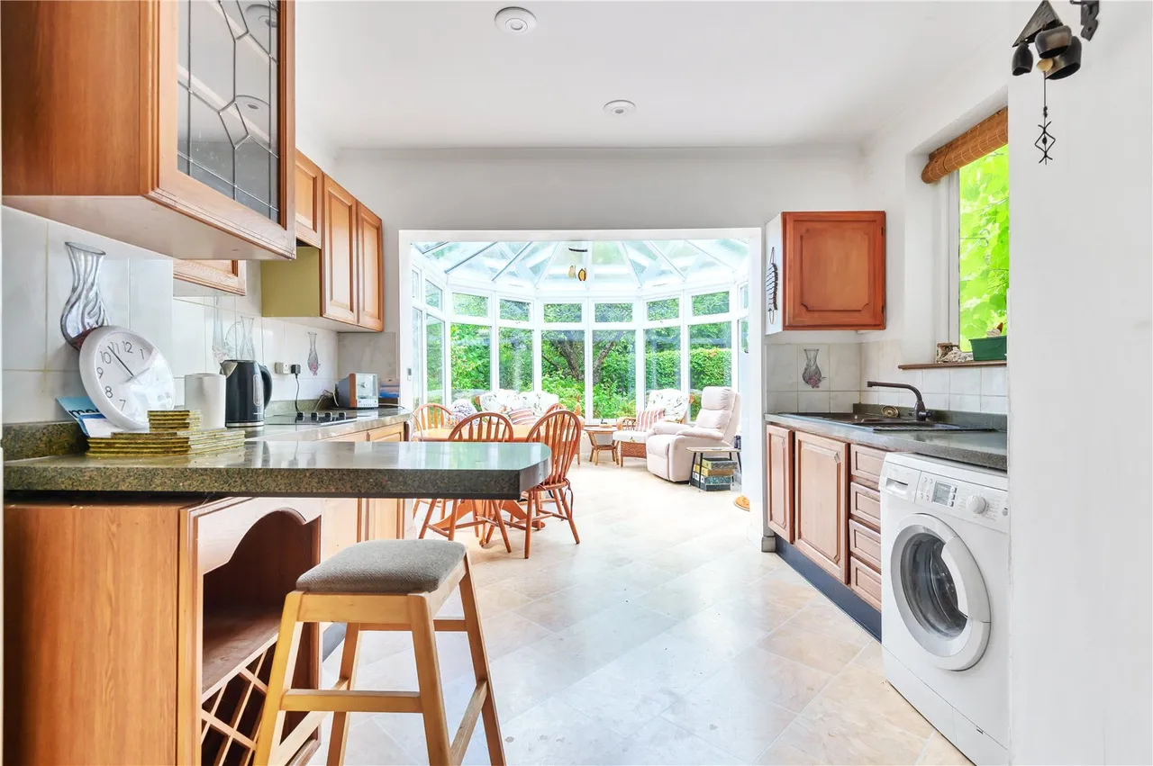 Warwick Close, Hampton, London, TW12 2TY, photo 5