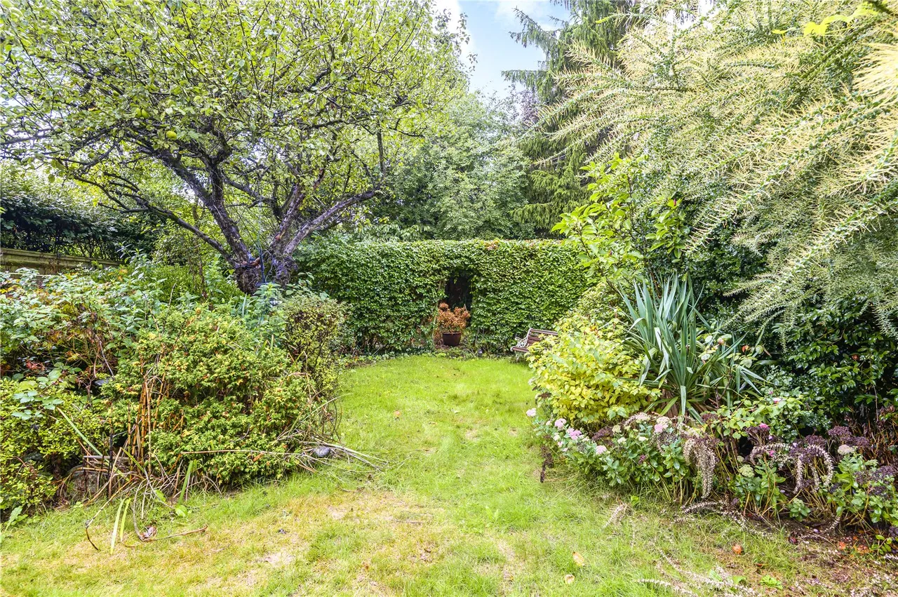 Warwick Close, Hampton, London, TW12 2TY, photo 2