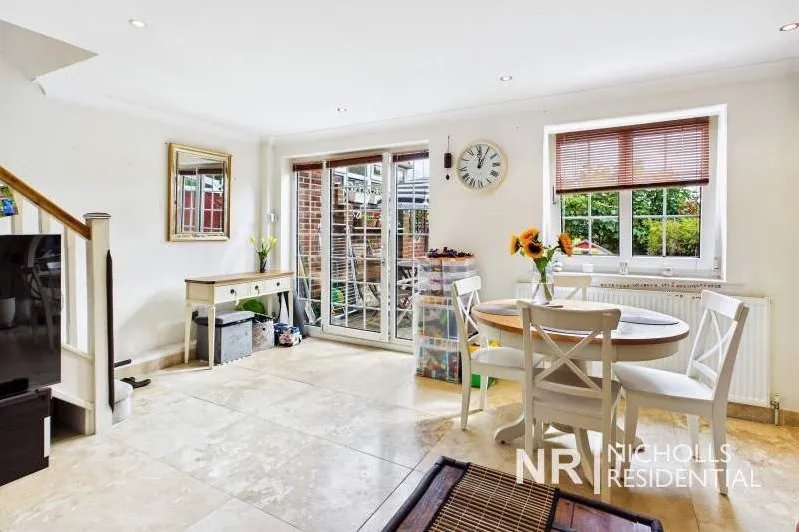 Leas Close, Chessington, KT9, photo 2