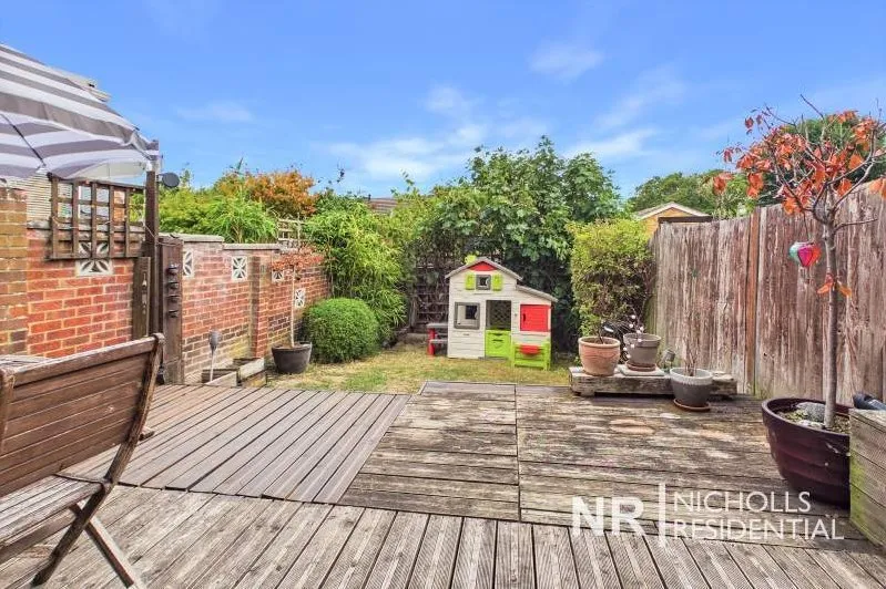 Leas Close, Chessington, KT9, photo 14