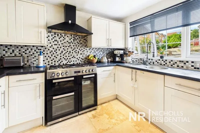 Leas Close, Chessington, KT9, photo 4