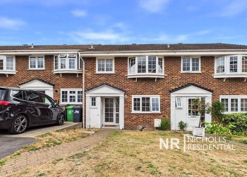 3 bed house for sale, Leas Close, Chessington, KT9