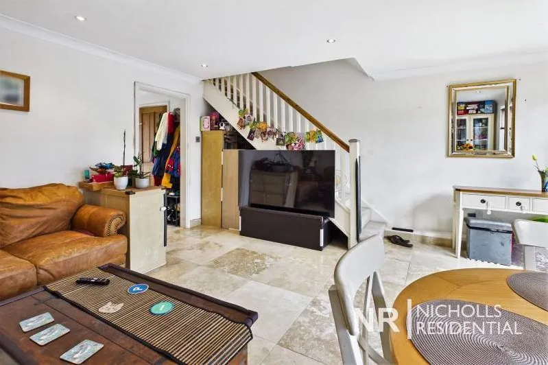 Leas Close, Chessington, KT9, photo 3