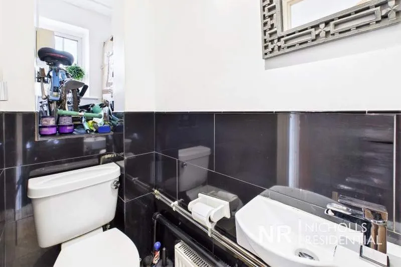 Leas Close, Chessington, KT9, photo 8