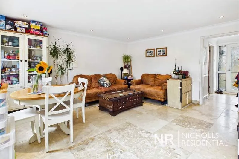 Leas Close, Chessington, KT9, photo 6