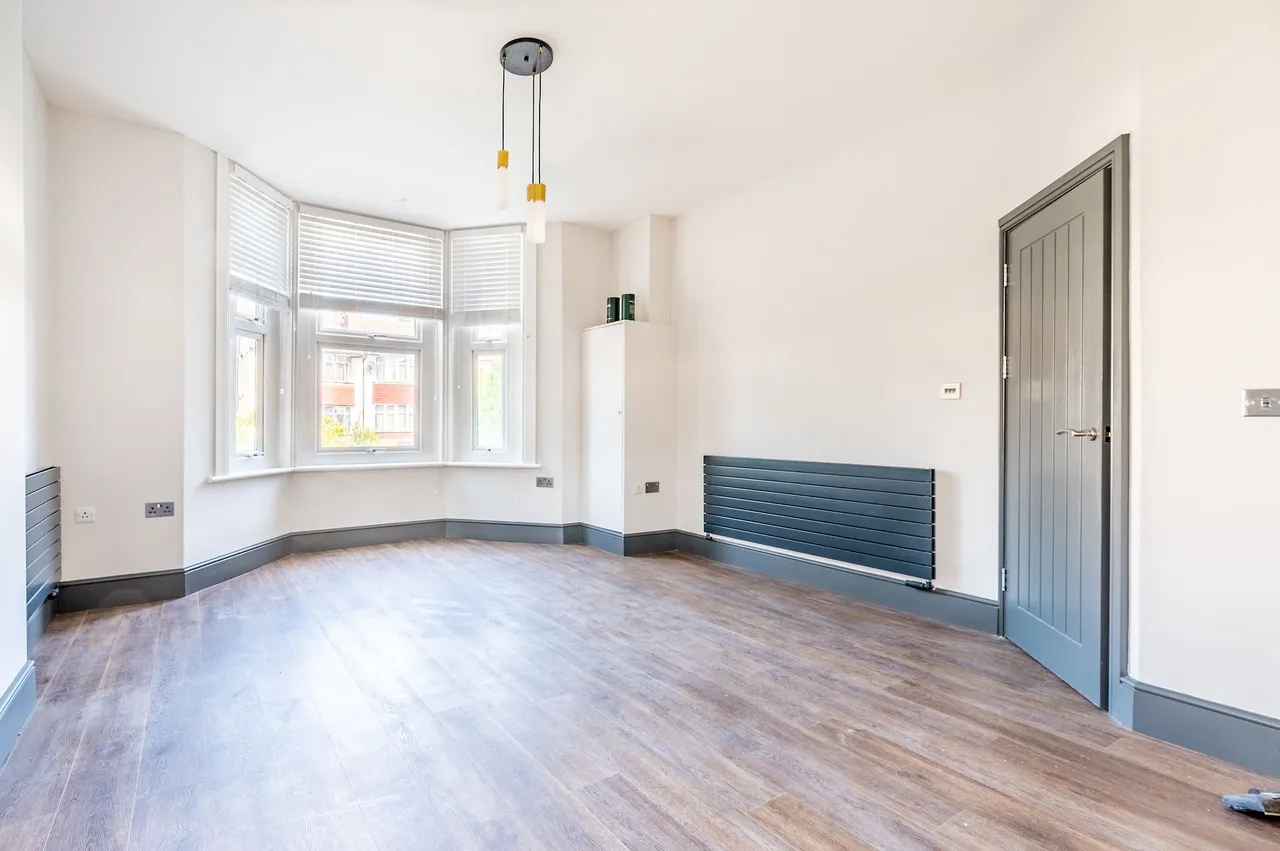 72a Greyhound Lane, London, photo 8