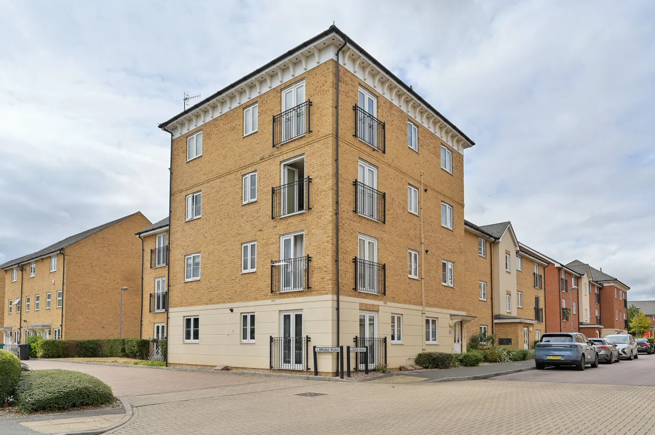 2 bed flat for sale, Watford, WD24