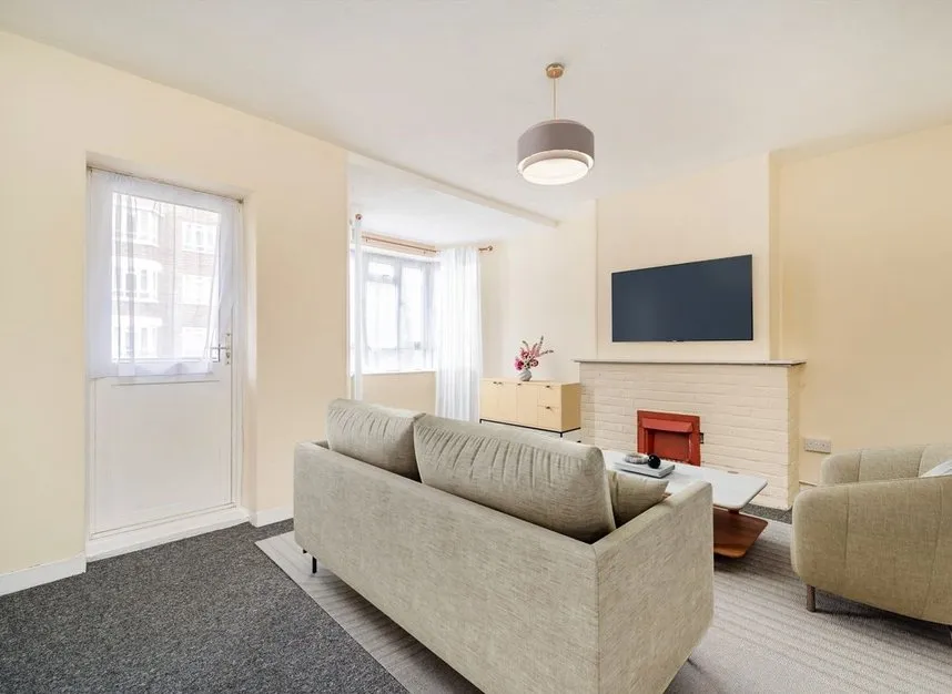 India Way, Shepherds Bush, W12, photo 2