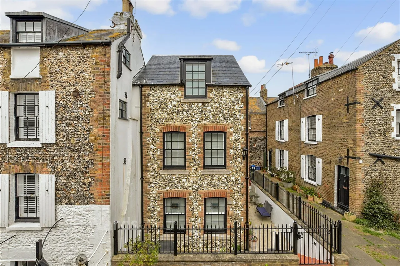 2 bed house for sale, Union Square, Broadstairs, CT10