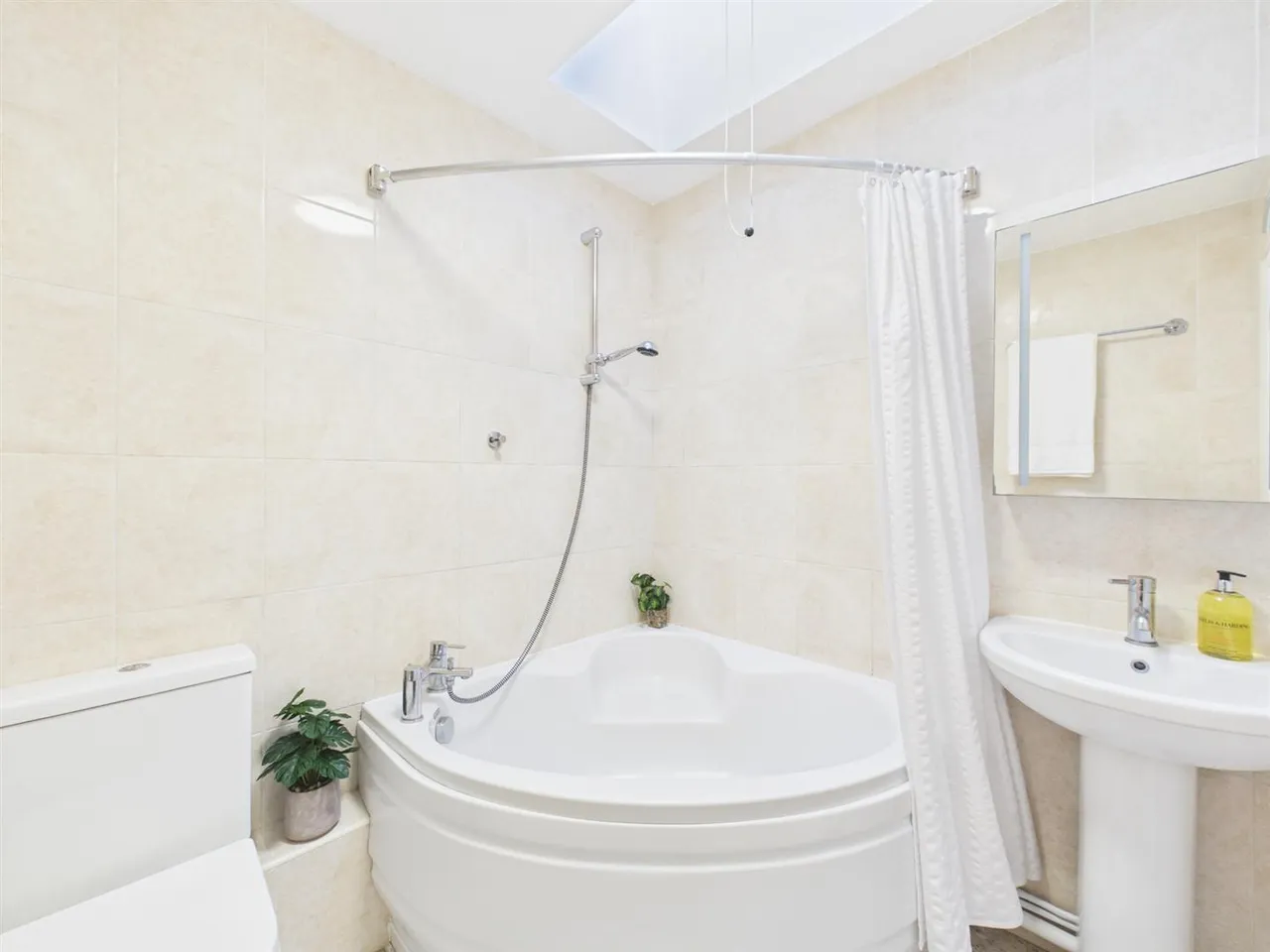 St. Edmunds Avenue, Ruislip, Middlesex, HA4 7XW, photo 9