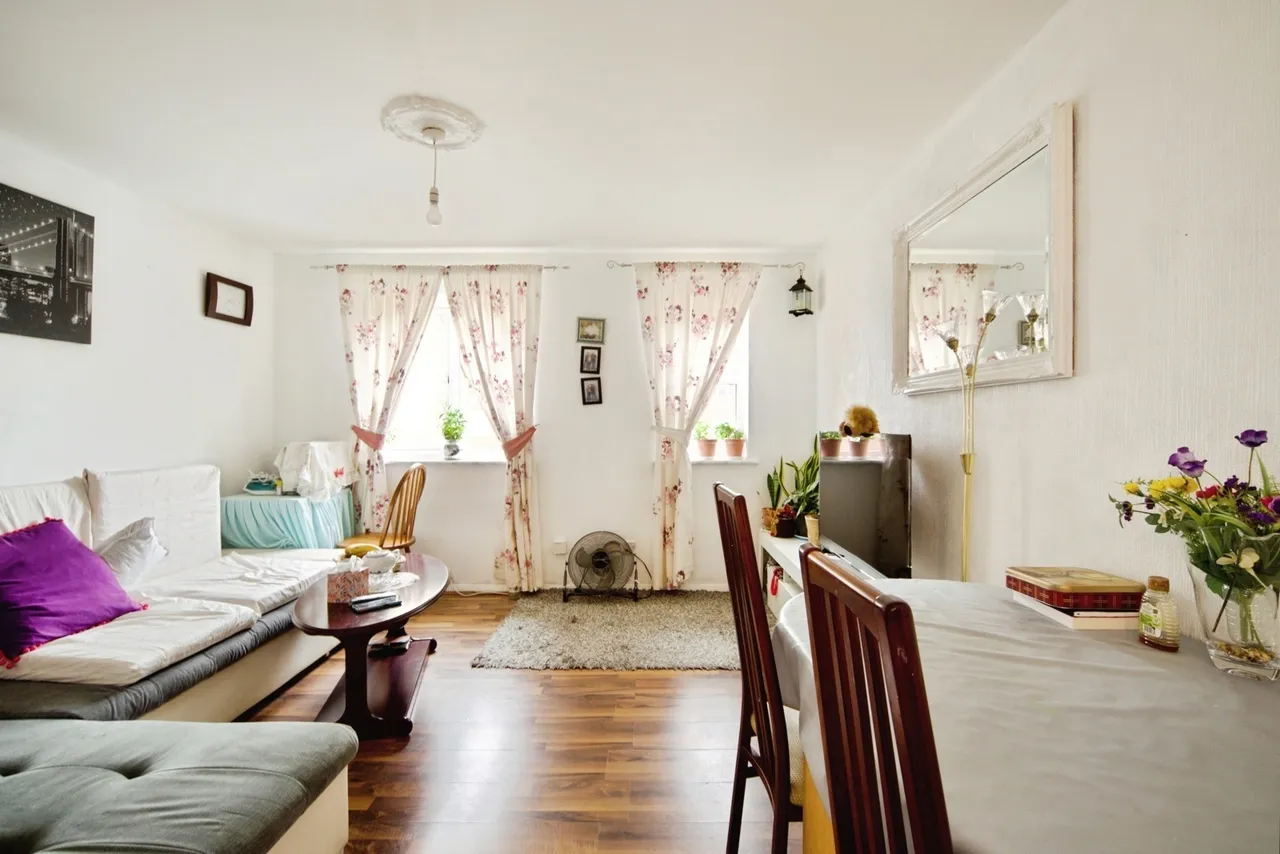 Butteridges Close, Dagenham, RM9, photo 2