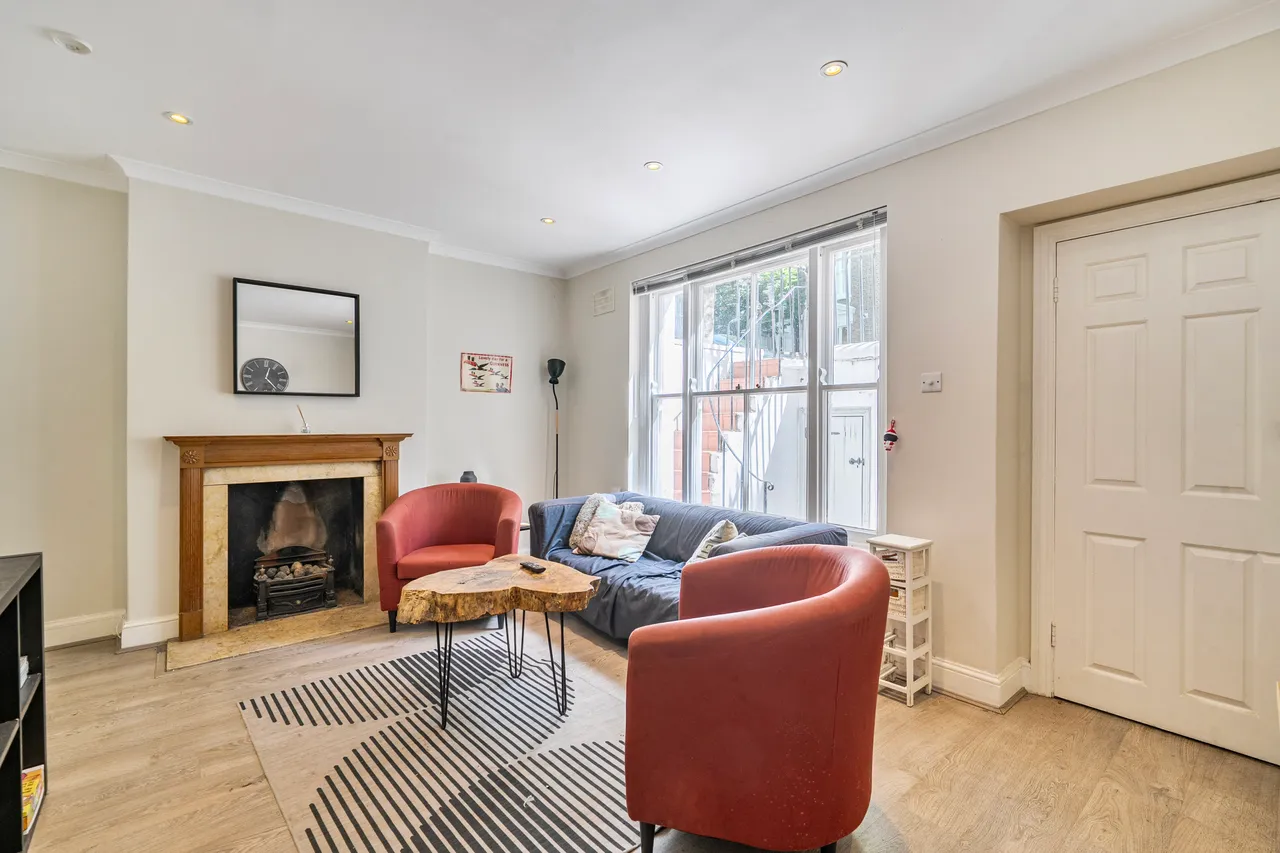 2 bed flat for sale — Flat 1, 31 Kempsford Gardens, London