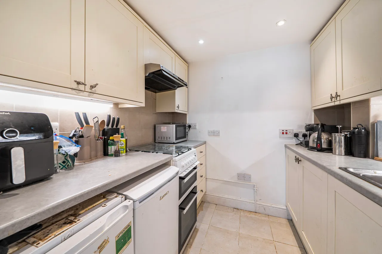 Flat 1, 31 Kempsford Gardens, London, photo 2